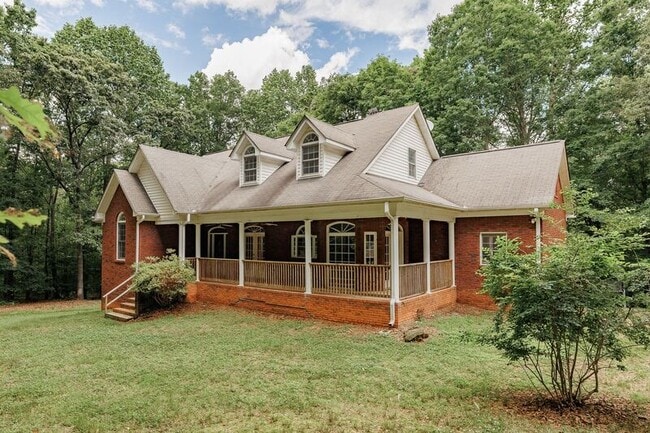 Photo - 580 Wolf Creek Trail