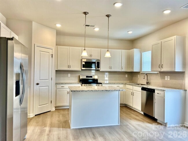 Photo - 1906 Gibb Xing