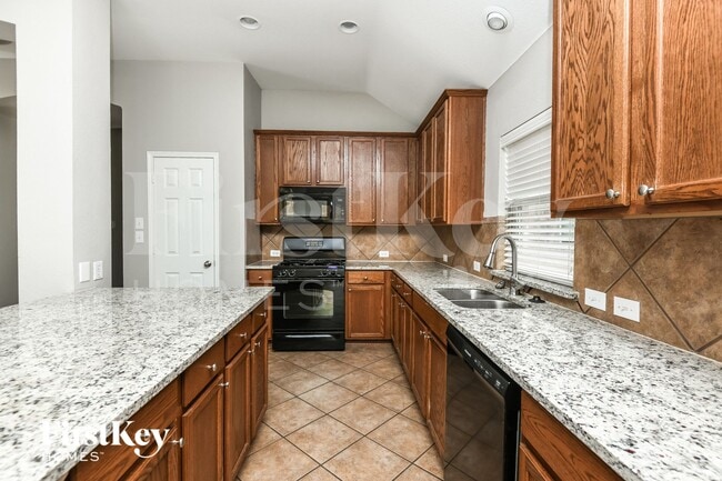 Photo - 423 Hackberry Dr