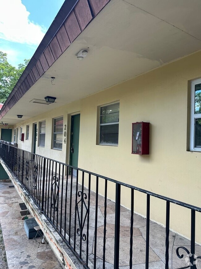 Building Photo - 1 bed 1 bath Rental