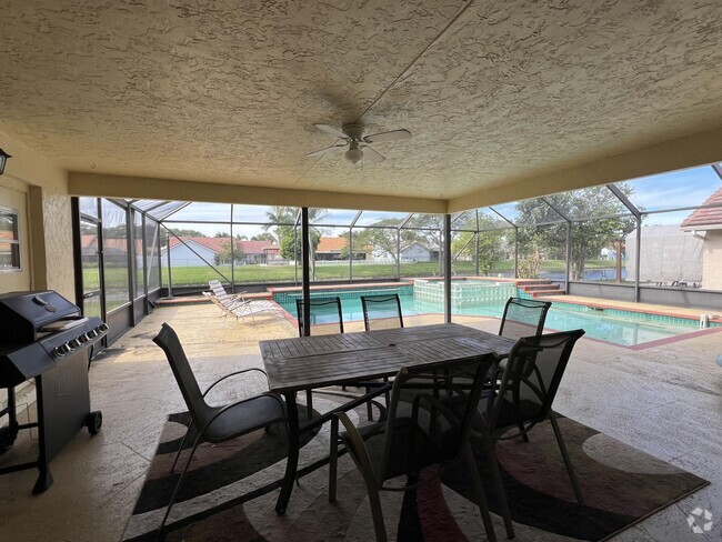 Building Photo - 9775 Sun Pointe Dr Rental