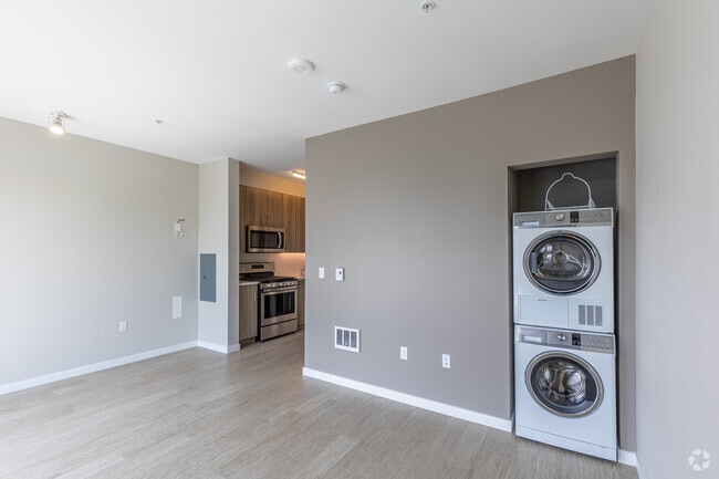 0BR, 1BA 402SF