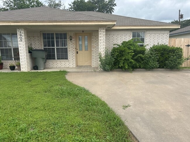 Building Photo - 1905 Windward Dr