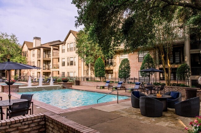 Fire Pit and Outdoor Lounge - Greenbriar Park Rental