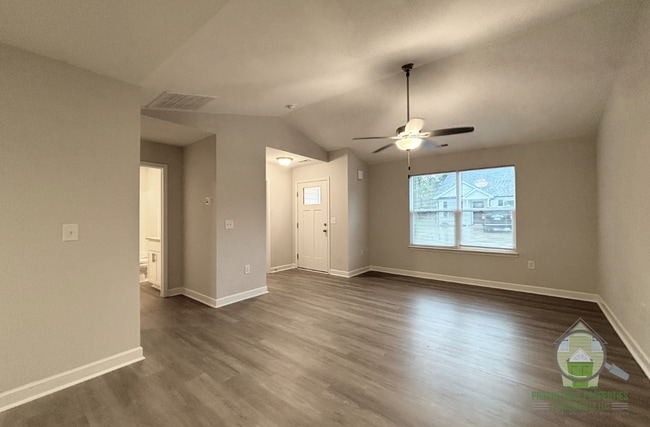 Photo - 139 B St