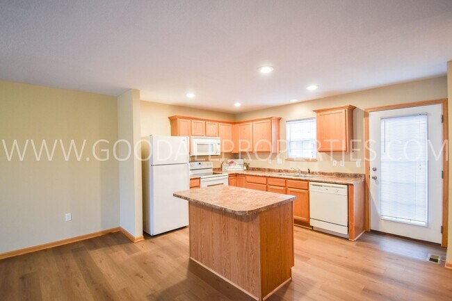 Photo - 2 Bedroom, 2 1/2 Bath Townhome in Urbandale