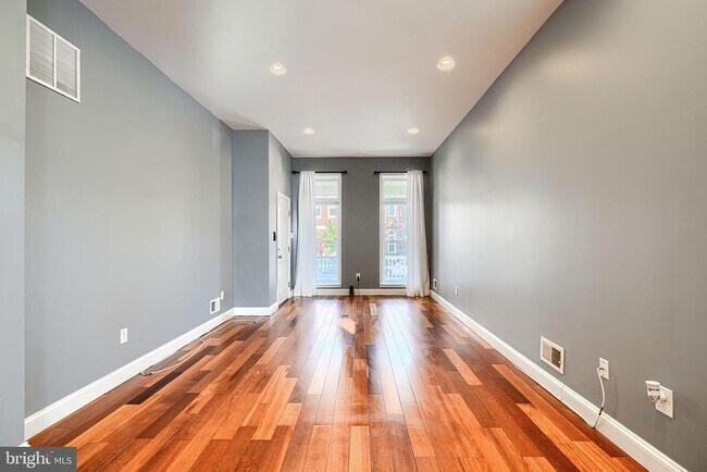 Photo - 2200 Brookfield Ave