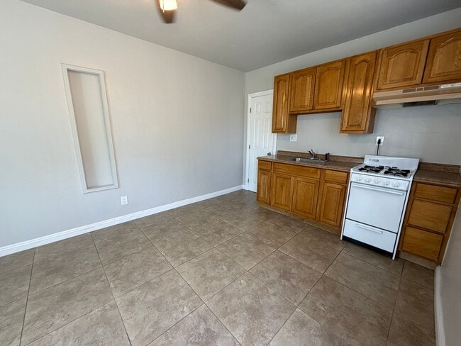 Photo - 339 E 19th St Unit D