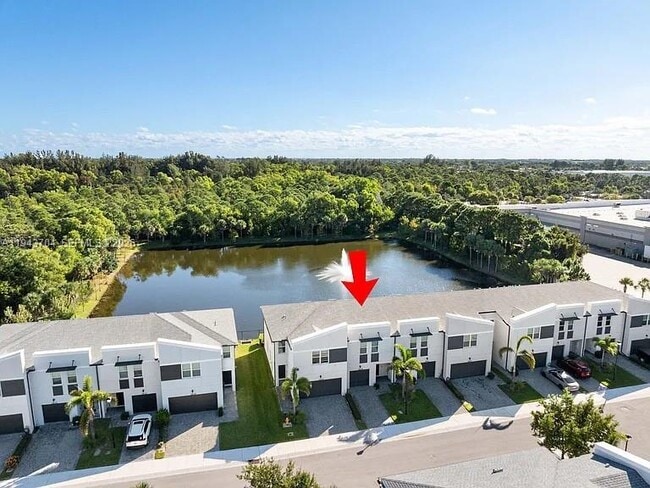 Building Photo - 3939 SE Mentmore Ln