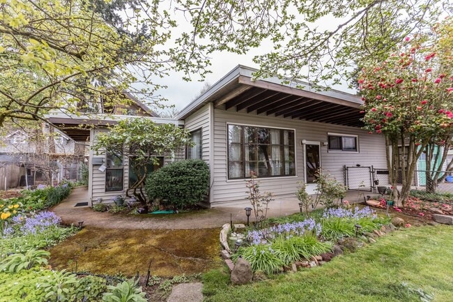 Photo - 2 bed/2 bath house in Oak Grove/Milwaukie- Available Now !