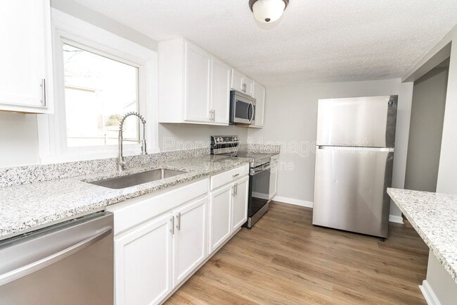 Photo - 103 Farris St NE