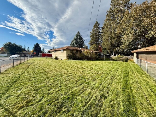 Building Photo - 6704 Spokane Unit 6704