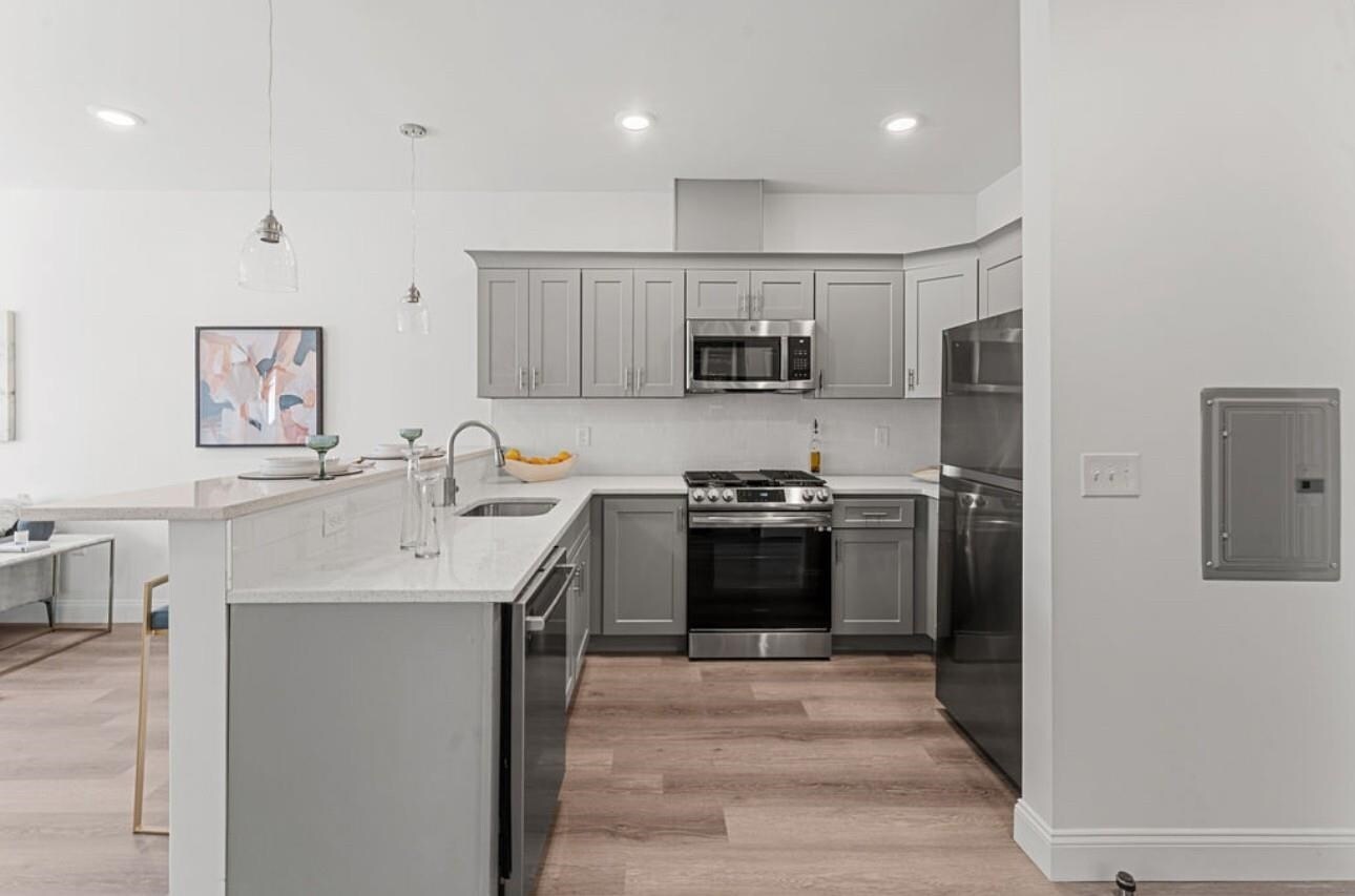 Photo - 273-283-283 E Kinney St