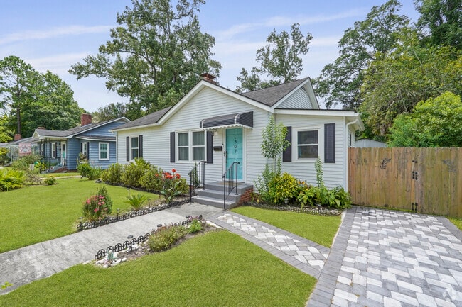 Building Photo - Charming Ardsley Park Bungalow Fully Furni... Rental