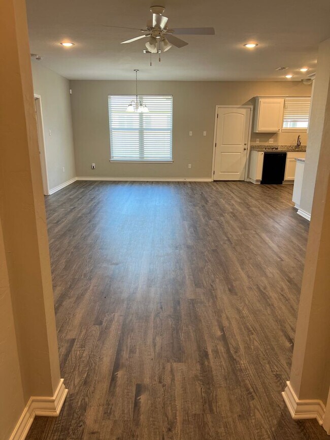 Photo - 415 Myra Lynn Ln