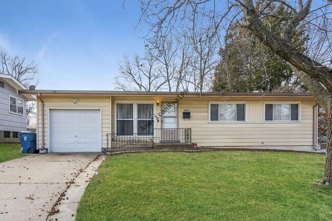 Building Photo - Charming & Comfortable Home in North County St. Louis