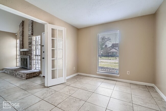 Photo - 5714 Mackmiller Dr
