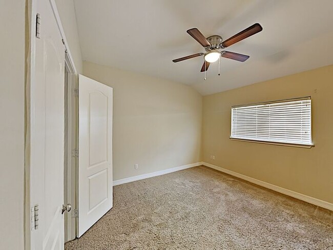 Photo - No Application Fees* $250.00 off 1st month...