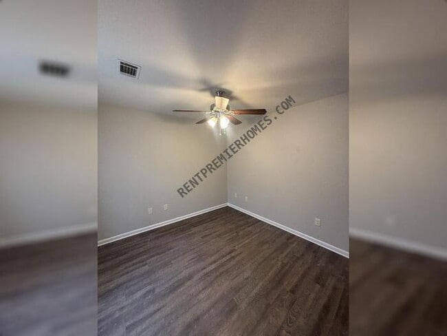 Building Photo - 4003 Elam St