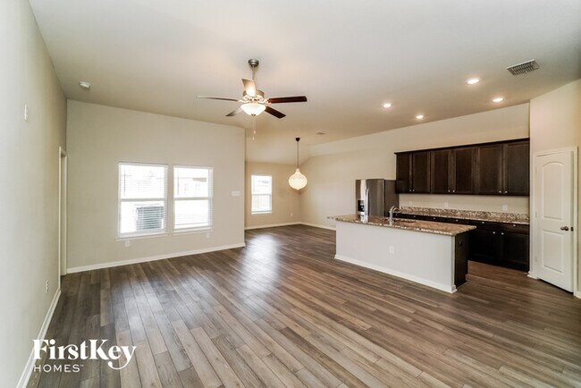 Photo - 6411 Thorpe Holw