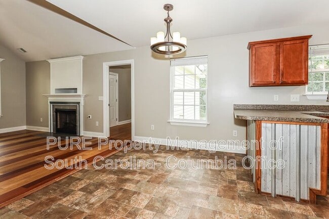 Photo - 322 Shetland Ln