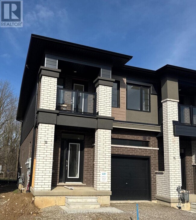 Photo - 660 Colborne St W