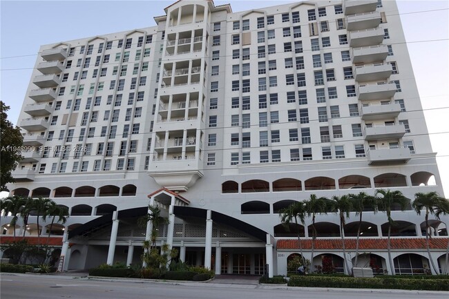 Building Photo - 2351 Douglas Rd Unit 601