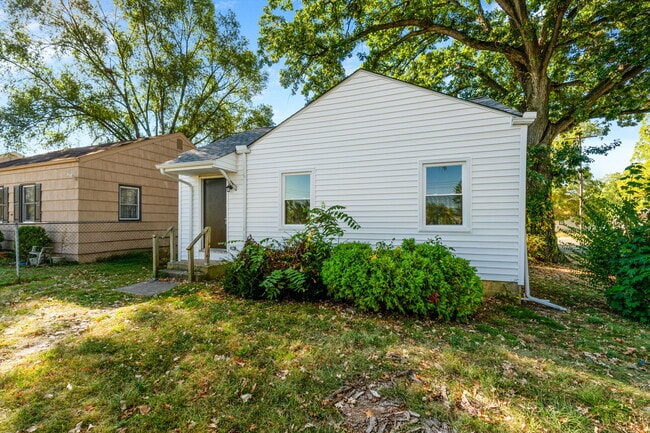 Building Photo - 1275 Briarwood Ave Rental