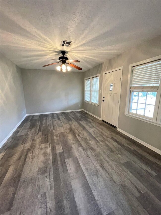 Photo - 1108 NW Maple Ave