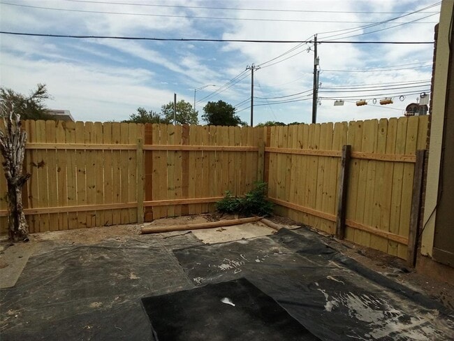 Photo - 1400 W Braker Ln