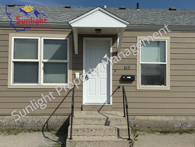 Building Photo - Affordable 2 Bed 1 Bath Apartment For Rent...