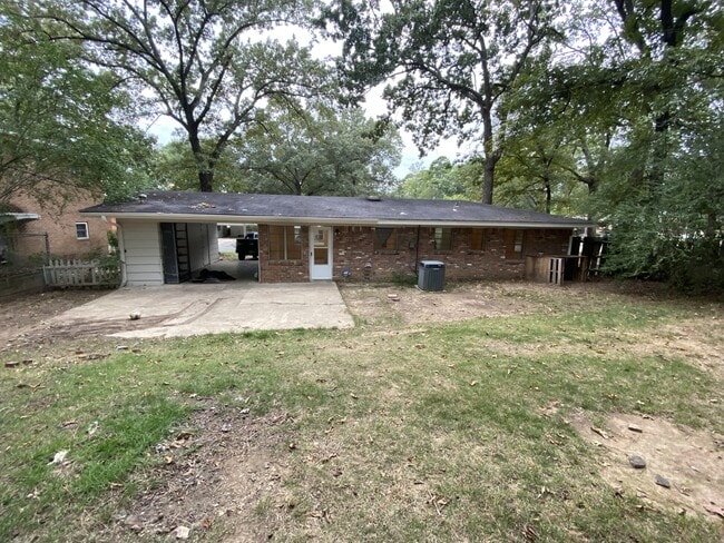 201 Hiawatha Dr