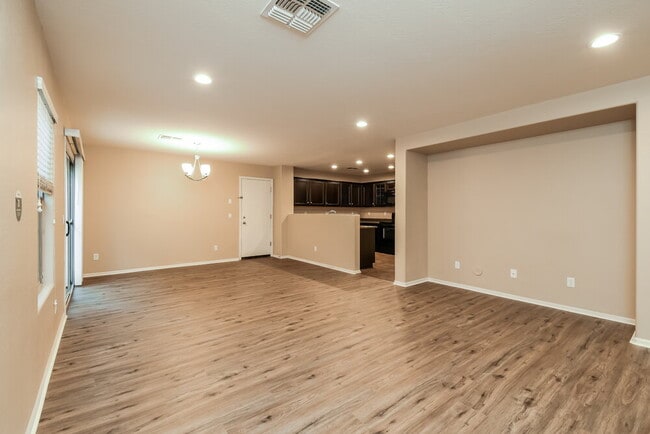 Photo - 923 S Pheasant Dr