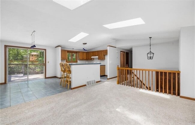 Photo - 85 Birkshire Dr