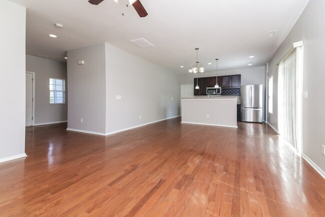 Photo - 547 Kerriann Ln