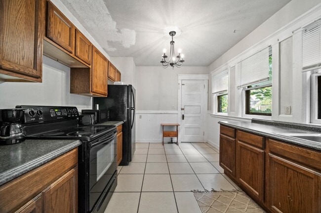 Photo - 425 W 8th St