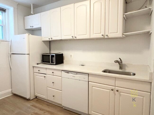 Building Photo - 46 Longwood Ave Unit B Rental