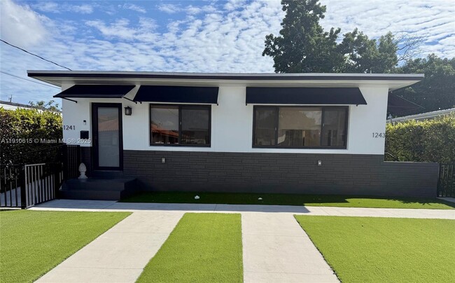 Photo - 1243 SW 30th Pl Unidad .