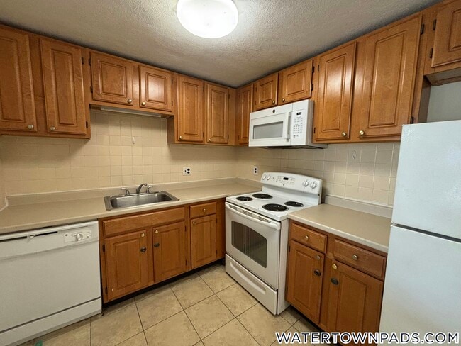 Building Photo - 245 Main St