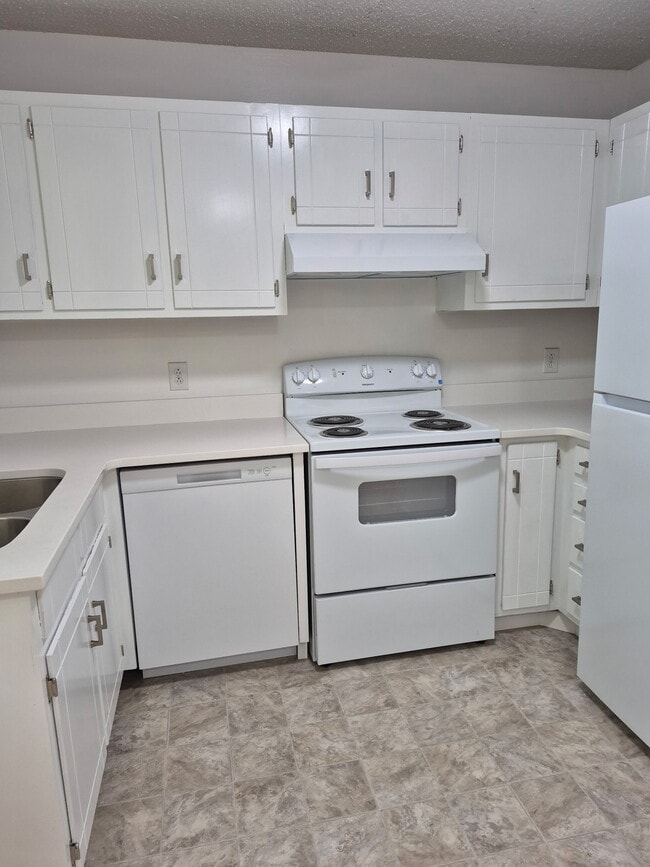 Photo - 146 Colemont Dr