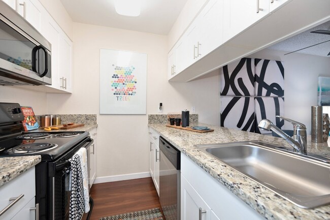 Photo - Hidden Oaks Apartments