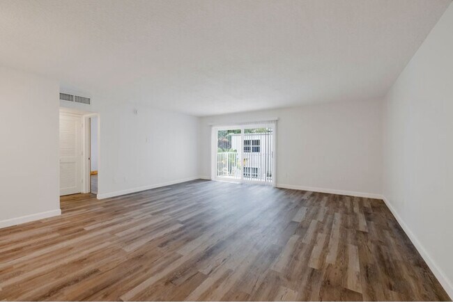 Photo - 715 20th St Unit 202