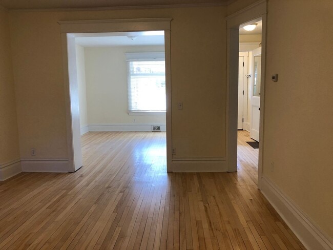 Photo - Amazing Vintage Townhouse. Uber Convenient...