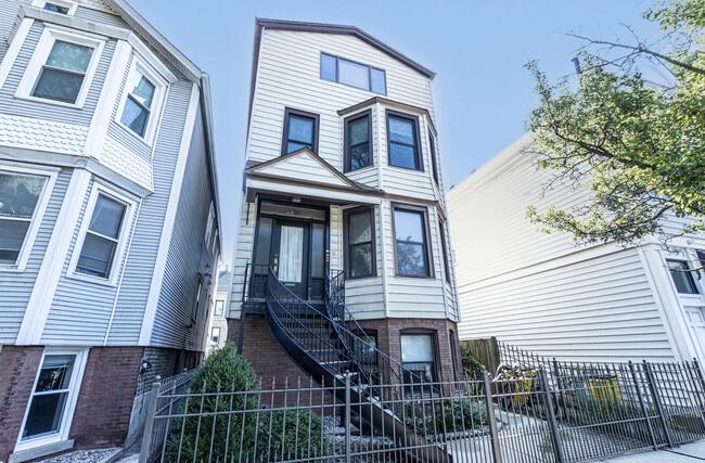 Building Photo - 2837 N Southport Ave