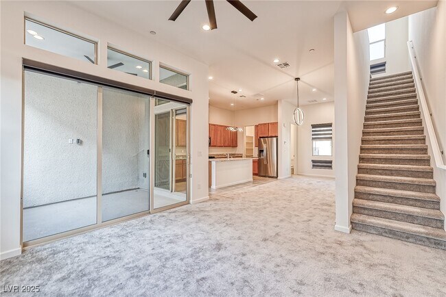 Photo - 643 Grey Saker St