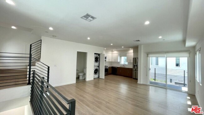 5222 Satsuma Ave
