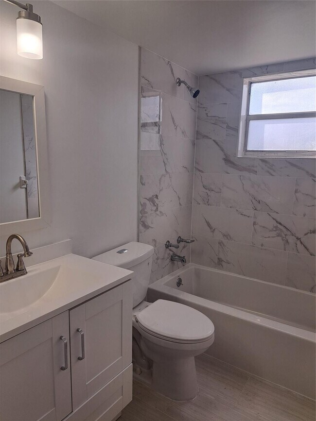 Building Photo - 4164 NW 90th Ave Unit 102