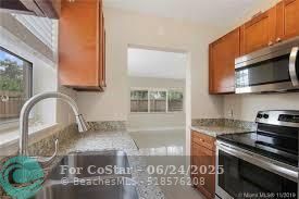 Photo - 204 NE 10th Ave Apartment Unit C