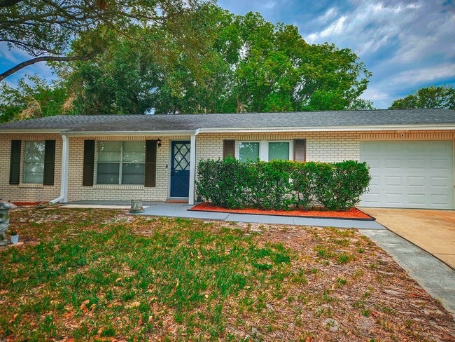 Building Photo - Deltona - 2 Bedroom, 2 Bathroom - $1,695.00