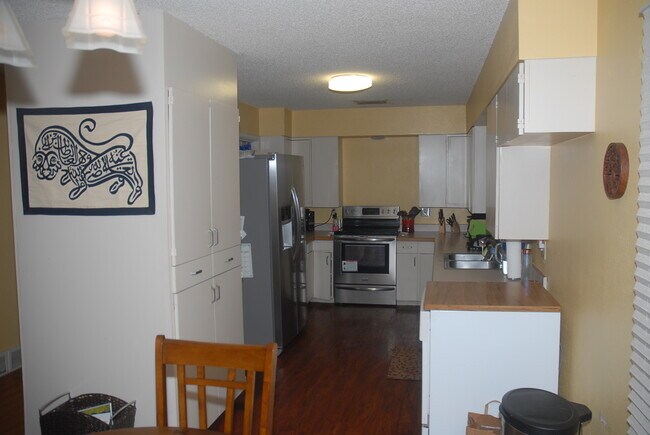 Photo - 3000 W 82nd St